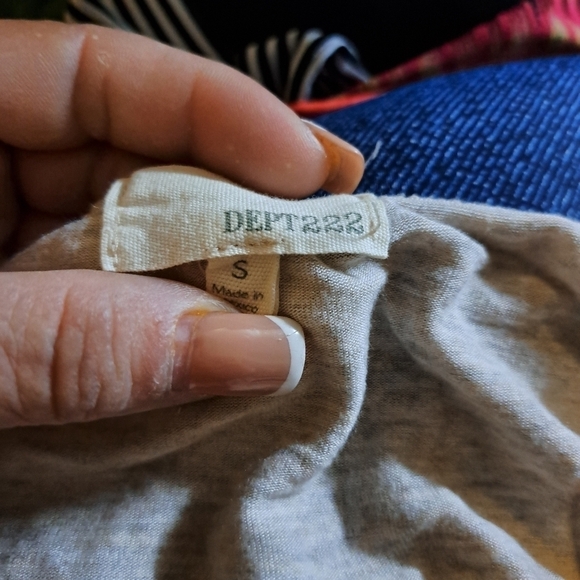 Dept 22 T- shirt blouse size small 5/$25 - Picture 3 of 3